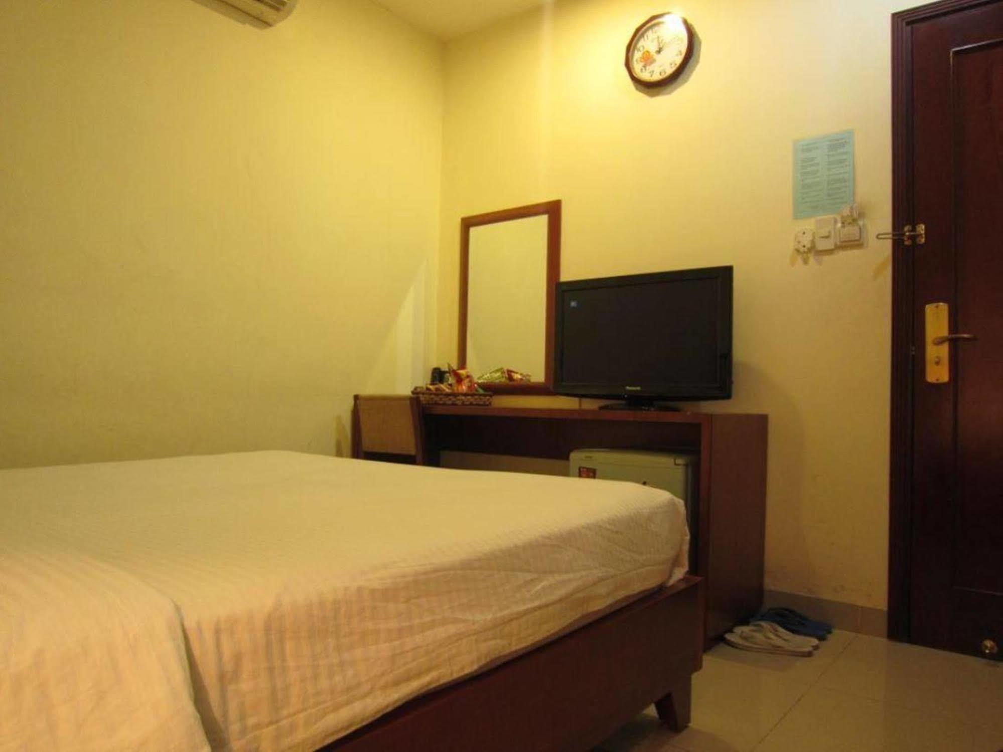 הו צ'י מין סיטי Reddoorz Ruby Star Hotel Truong Dinh מראה חיצוני תמונה